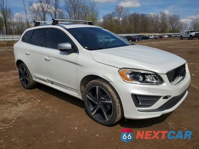 Czwarte zdjęcie samochodu z boku: 2016 VOLVO XC60 T6 R-DESIGN PREMIER VIN:YV4902RP0G2825499 - miniatura