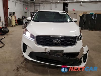 Piąte zdjęcie samochodu w środku: 2019 KIA SORENTO LX V6 VIN:5XYPGDA50KG564014 - miniatura
