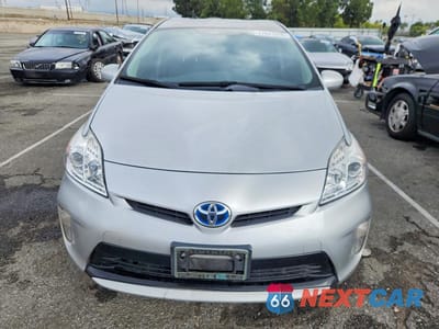 Piąte zdjęcie samochodu w środku: 2013 TOYOTA PRIUS TWO VIN:JTDKN3DU1D1695081 - miniatura