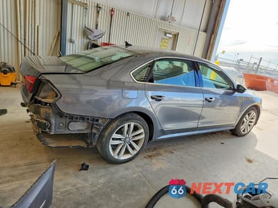Trzecie zdjęcie samochodu z tyłu: 2017 VOLKSWAGEN PASSAT SE VIN:1VWGT7A37HC004755 - miniatura