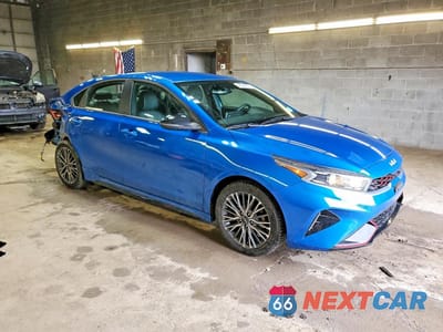 Czwarte zdjęcie samochodu z boku: 2023 KIA FORTE GT-LINE VIN:3KPF54AD8PE570124 - miniatura