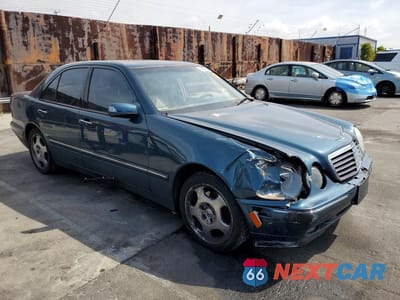 Czwarte zdjęcie samochodu z boku: 2000 MERCEDES-BENZ E 430 VIN:WDBJF70J4YB116160 - miniatura