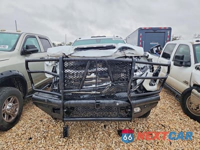 Piąte zdjęcie samochodu w środku: 2020 CHEVROLET SILVERADO K3500 LTZ VIN:1GC4YUEY2LF154811 - miniatura