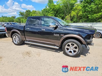 Czwarte zdjęcie samochodu z boku: 2018 RAM 1500 LARAMIE VIN:1C6RR6NT0JS143689 - miniatura