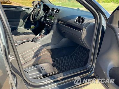 Piąte zdjęcie samochodu w środku: 2013 VOLKSWAGEN GTI VIN:WVWHD7AJ4DW123732 - miniatura