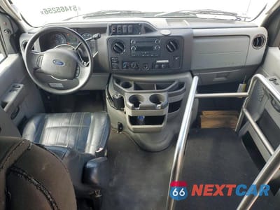 Zdjęcie 8 z 13 samochodu: 2011 FORD E450 SHUTTLE BUS VIN:1FDXE4FS5BDB34834 - miniatura