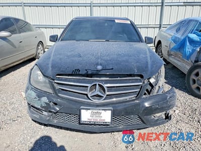 Piąte zdjęcie samochodu w środku: 2014 MERCEDES-BENZ C 250 VIN:WDDGF4HBXEG237867 - miniatura