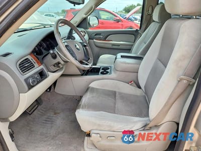 Zdjęcie 7 z 13 samochodu: 2009 CHEVROLET SUBURBAN C1500 LT VIN:1GNFC26029R273641 - miniatura