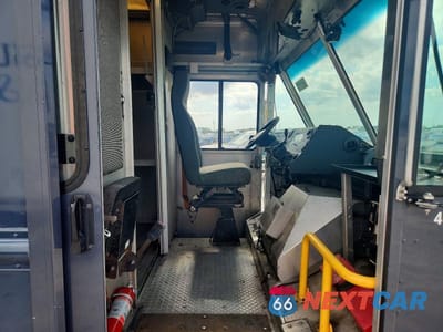 Zdjęcie 11 z 13 samochodu: 2019 FORD E450 DELIVERY TRUCK VIN:1FC3E4K69KDC51604 - miniatura