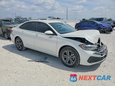 Czwarte zdjęcie samochodu z boku: 2022 VOLKSWAGEN JETTA SE VIN:3VWEM7BU3NM010428 - miniatura