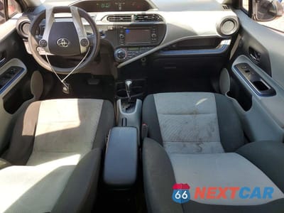 Zdjęcie 8 z 13 samochodu: 2012 TOYOTA PRIUS C THREE VIN:JTDKDTB32C1516168 - miniatura