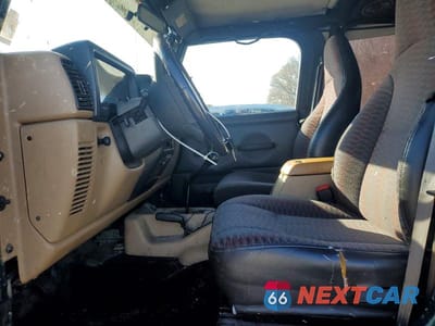 Zdjęcie 7 z 11 samochodu: 1999 JEEP WRANGLER / TJ SPORT VIN:1J4FY19S1XP424277 - miniatura