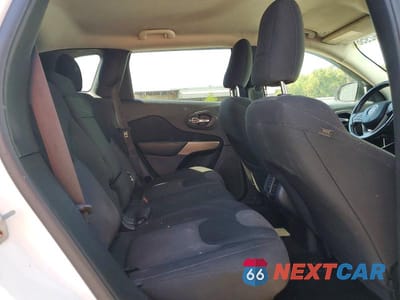 Zdjęcie 10 z 12 samochodu: 2018 JEEP CHEROKEE LATITUDE VIN:1C4PJLCB4JD544005 - miniatura