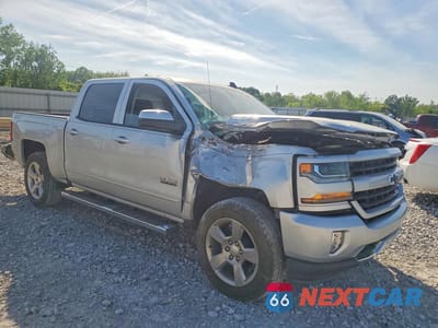 Czwarte zdjęcie samochodu z boku: 2018 CHEVROLET SILVERADO K1500 LT VIN:3GCUKREC2JG341481 - miniatura