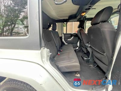 Zdjęcie 6 z 12 samochodu: 2015 JEEP WRANGLER UNLIMITED SAHARA VIN:1C4BJWEGXFL540381 - miniatura