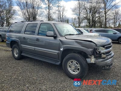Czwarte zdjęcie samochodu z boku: 2001 CHEVROLET SUBURBAN K2500 VIN:3GNGK26G81G203103 - miniatura