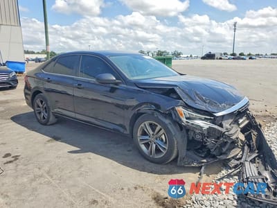 Czwarte zdjęcie samochodu z boku: 2023 VOLKSWAGEN JETTA SE VIN:3VWEM7BU3PM057879 - miniatura