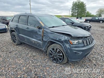 Czwarte zdjęcie samochodu z boku: 2017 JEEP GRAND CHEROKEE LAREDO VIN:1C4RJFAG6HC895457 - miniatura