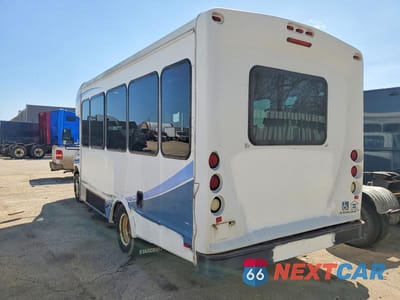 Trzecie zdjęcie samochodu z tyłu: 2016 FORD E350 SHUTTLE BUS VIN:1FDEE3FL4GDC22663 - miniatura