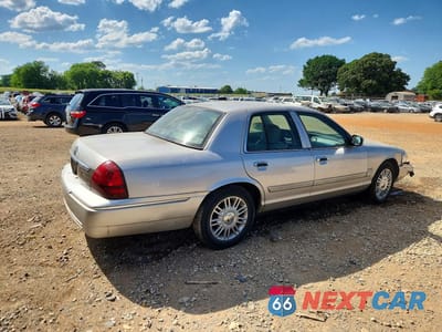 Trzecie zdjęcie samochodu z tyłu: 2010 MERCURY GRAND MARQUIS LS VIN:2MEBM7FV4AX624345 - miniatura