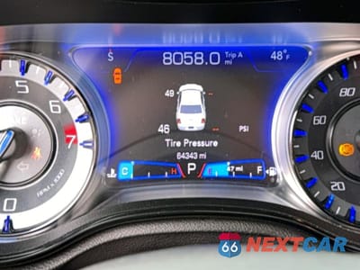 Zdjęcie 8 z 14 samochodu: 2023 CHRYSLER 300 S VIN:2C3CCABG8PH628211 - miniatura