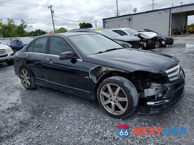 Czwarte zdjęcie samochodu z boku: 2012 MERCEDES-BENZ C 250 VIN:WDDGF4HB5CR210755 - miniatura