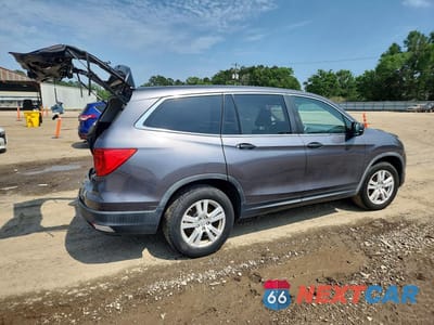 Trzecie zdjęcie samochodu z tyłu: 2017 HONDA PILOT LX VIN:5FNYF5H15HB043998 - miniatura