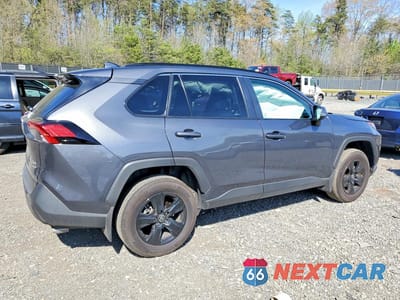 Trzecie zdjęcie samochodu z tyłu: 2025 TOYOTA RAV4 XLE VIN:2T3P1RFV6SW599391 - miniatura