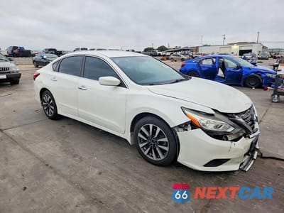 Czwarte zdjęcie samochodu z boku: 2017 NISSAN ALTIMA 2.5 SV VIN:1N4AL3AP2HC249196 - miniatura