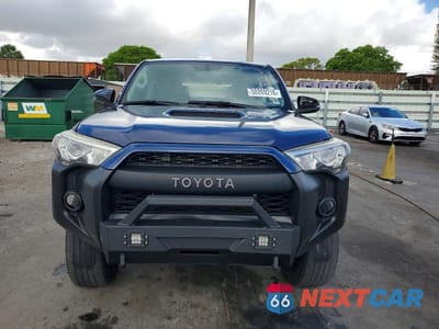 Piąte zdjęcie samochodu w środku: 2018 TOYOTA 4RUNNER TRD OFF-ROAD PREMIUM VIN:JTEBU5JR7J5528707 - miniatura
