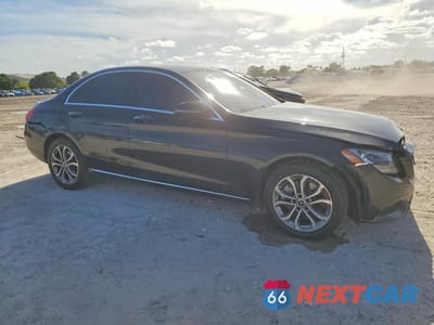 Czwarte zdjęcie samochodu z boku: 2017 MERCEDES-BENZ C 300 4MATIC VIN:55SWF4KBXHU226556 - miniatura