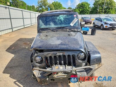 Piąte zdjęcie samochodu w środku: 2014 JEEP WRANGLER UNLIMITED SAHARA VIN:1C4BJWEG9EL321555 - miniatura