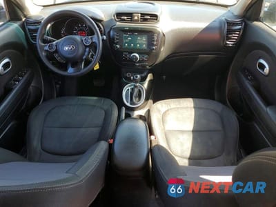Zdjęcie 8 z 12 samochodu: 2018 KIA SOUL + VIN:KNDJP3A50J7528321 - miniatura