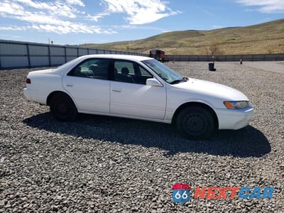 Czwarte zdjęcie samochodu z boku: 1997 TOYOTA CAMRY LE VIN:JT2BG22K9V0010508 - miniatura