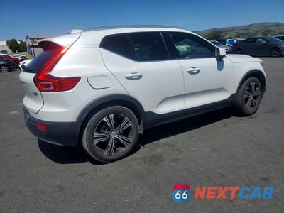 Trzecie zdjęcie samochodu z tyłu: 2021 VOLVO XC40 T5 INSCRIPTION VIN:YV4162UL2M2565618 - miniatura