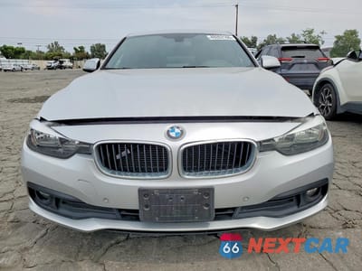Piąte zdjęcie samochodu w środku: 2016 BMW 320 I VIN:WBA8A9C58GK618643 - miniatura