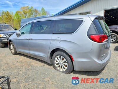 Drugie zdjęcie samochodu z przodu: 2017 CHRYSLER PACIFICA TOURING L VIN:2C4RC1BG4HR824034 - miniatura