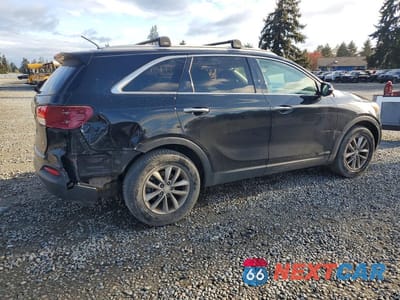 Trzecie zdjęcie samochodu z tyłu: 2016 KIA SORENTO LX V6 VIN:5XYPGDA50GG175624 - miniatura