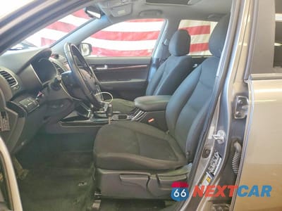Zdjęcie 7 z 13 samochodu: 2014 KIA SORENTO LX VIN:5XYKTCA6XEG530109 - miniatura