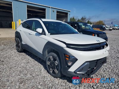 Czwarte zdjęcie samochodu z boku: 2025 HYUNDAI KONA SEL VIN:KM8HBCAB9SU338762 - miniatura