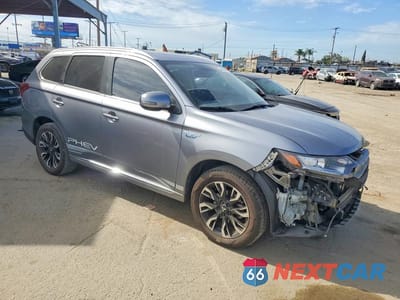 Czwarte zdjęcie samochodu z boku: 2018 MITSUBISHI OUTLANDER SE VIN:JA4J24A55JZ054952 - miniatura