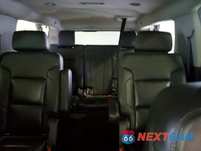 Zdjęcie 10 z 13 samochodu: 2018 CHEVROLET SUBURBAN K1500 LT VIN:1GNSKHKC8JR386647 - miniatura