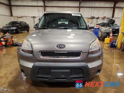 Piąte zdjęcie samochodu w środku: 2011 KIA SOUL + VIN:KNDJT2A29B7246529 - miniatura