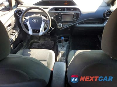 Zdjęcie 8 z 13 samochodu: 2016 TOYOTA PRIUS C TWO VIN:JTDKDTB34G1119051 - miniatura