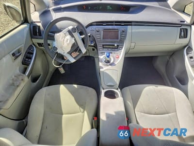Zdjęcie 8 z 12 samochodu: 2015 TOYOTA PRIUS TWO VIN:JTDKN3DU8F1872342 - miniatura