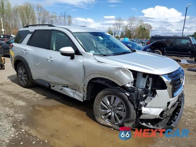 Czwarte zdjęcie samochodu z boku: 2025 NISSAN PATHFINDER SV VIN:5N1DR3BA8SC273991 - miniatura