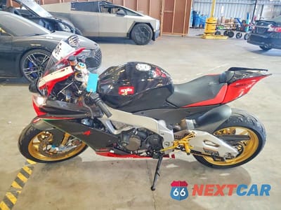 Trzecie zdjęcie samochodu z tyłu: 2013 APRILIA RSV4 R-FACTORY VIN:ZD4RKU021DS000047 - miniatura