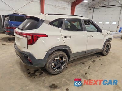 Trzecie zdjęcie samochodu z tyłu: 2025 KIA SELTOS EX VIN:KNDERCAA5S7732414 - miniatura