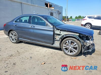 Czwarte zdjęcie samochodu z boku: 2015 MERCEDES-BENZ C 300 4MATIC VIN:55SWF4KB7FU091839 - miniatura