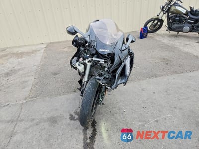 Drugie zdjęcie samochodu z przodu: 2025 SUZUKI GSX1300 RR VIN:JS1EJ11D7S7100014 - miniatura